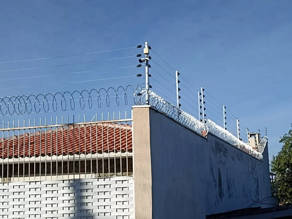 Cerca elétrica e concertina em residência - GE Segurança, Maringá
